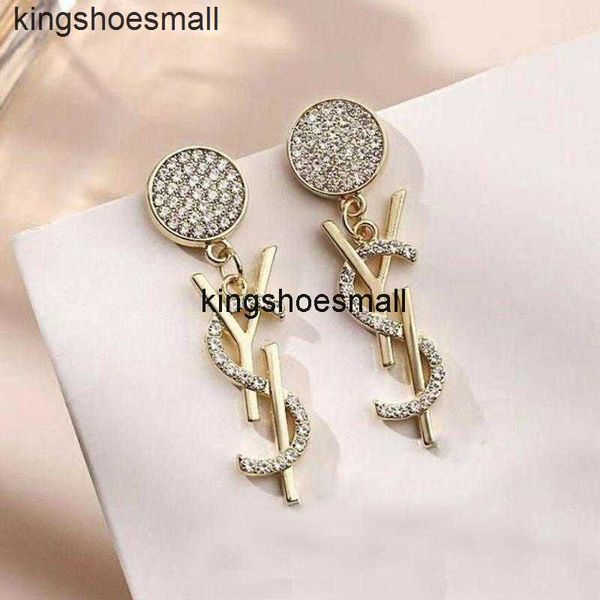 fashion women designer earrings ear stud brand 18k gold plated designers geometry letters crystal earring wedding party jewerlry classic sty, Golden;silver
fashion women designer earrings ear stud brand 18k gold plated designers geometry letters crystal earring wedding party jewerlry classic sty, Golden;silver