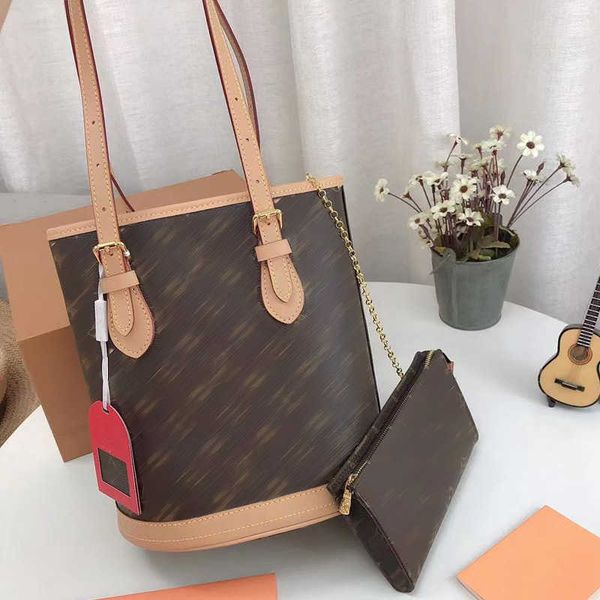 vintage totes women's handbag one shoulder large capacity bucket bag clutch detachable wallet adjustable strap
vintage totes women's handbag one shoulder large capacity bucket bag clutch detachable wallet adjustable strap