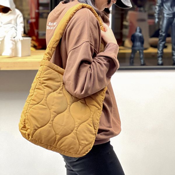 evening bags women andle bag large capacity quilted hobo soft simple handbag solid color lightwight for shopper travel 230817
evening bags women andle bag large capacity quilted hobo soft simple handbag solid color lightwight for shopper travel 230817