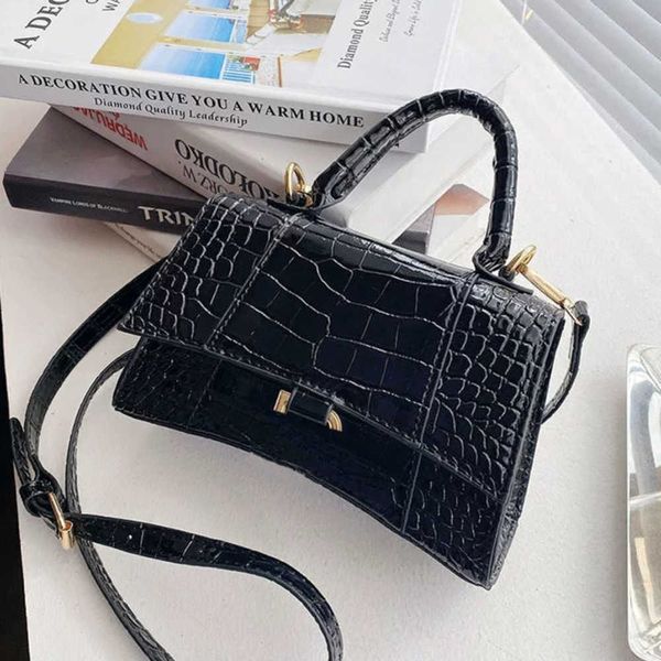 luxury women's hourglass classic bag female mini handbags brand designer totes evening bags women man small square pack ladies handbag
luxury women's hourglass classic bag female mini handbags brand designer totes evening bags women man small square pack ladies handbag
