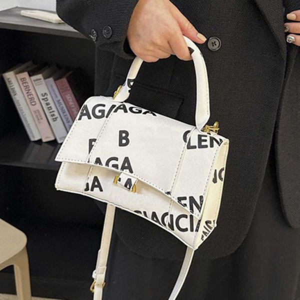 women's fashion hourglass luxury bag female mini handbags brand designer totes evening bags women man small square pack ladies handbag
women's fashion hourglass luxury bag female mini handbags brand designer totes evening bags women man small square pack ladies handbag
