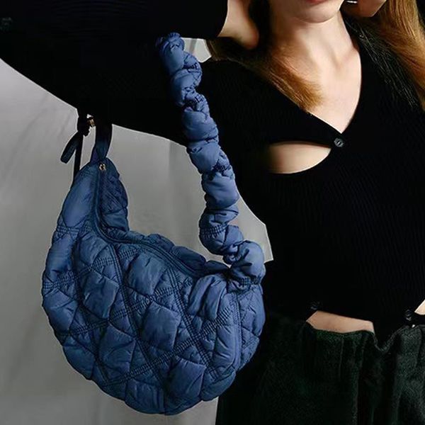 evening bags fashion pleated cloud bag designer ruched handbag luxury nylon quilted padded crossbody female big purse 230817
evening bags fashion pleated cloud bag designer ruched handbag luxury nylon quilted padded crossbody female big purse 230817