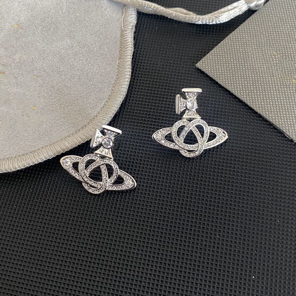 woman stud designer earrings gold hoop earing vivian orecchini luxury women saturn pearl earings westwood jewelry 89, Golden;silver
woman stud designer earrings gold hoop earing vivian orecchini luxury women saturn pearl earings westwood jewelry 89, Golden;silver