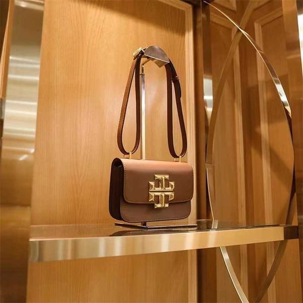 classic tb tofu can be shouldered cross shoulder handheld casual versatile for women{category}
classic tb tofu can be shouldered cross shoulder handheld casual versatile for women{category}