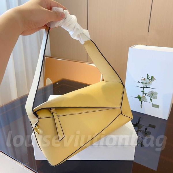 2023 high-end leather geometric bag designer one shoulder cross-body handbag purse lowe women's fashion brand design puzzle sewing pill
2023 high-end leather geometric bag designer one shoulder cross-body handbag purse lowe women's fashion brand design puzzle sewing pill
