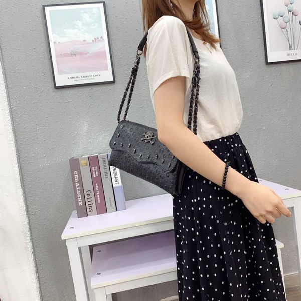 skull classic buckle solid color chain women's small bag riveted crossbody shoulder bag for women
skull classic buckle solid color chain women's small bag riveted crossbody shoulder bag for women
