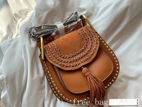 9a designer ladies fashion metallic leather messenger handbag produces vintage suede fringe saddle bag classic versatile crossbody purse
9a designer ladies fashion metallic leather messenger handbag produces vintage suede fringe saddle bag classic versatile crossbody purse