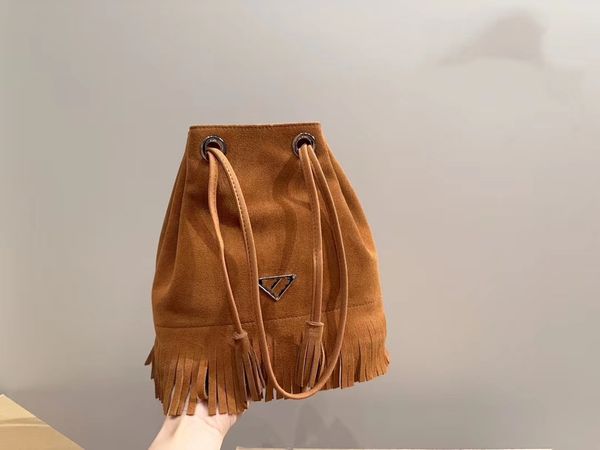 new fashion design women's popular mini suede tassel bucket bag classic versatile size 21*
new fashion design women's popular mini suede tassel bucket bag classic versatile size 21*