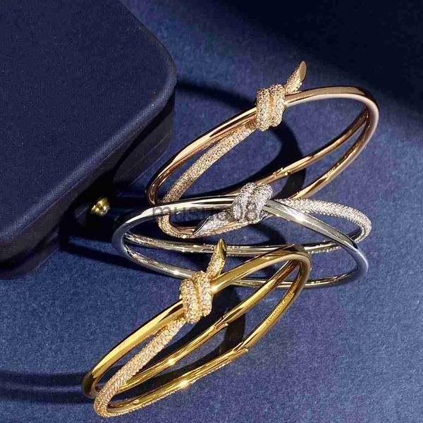bangle hangke1989 brand zirconia kink brand kink bracelet for women stainless steel nail knot jewels bracelets double deck bangles j230819, Black
bangle hangke1989 brand zirconia kink brand kink bracelet for women stainless steel nail knot jewels bracelets double deck bangles j230819, Black
