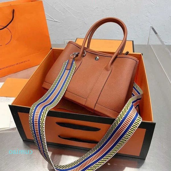 2023 women bags classic handbags garden party gardening handbag cowhide portable messenger women's bag 2h21
2023 women bags classic handbags garden party gardening handbag cowhide portable messenger women's bag 2h21