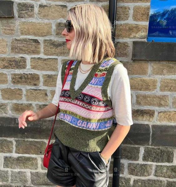 23aw ganni women desginer fashion vest new color-blocking smiling face jacquard wool blended college style knitted vest women, Black;white
23aw ganni women desginer fashion vest new color-blocking smiling face jacquard wool blended college style knitted vest women, Black;white