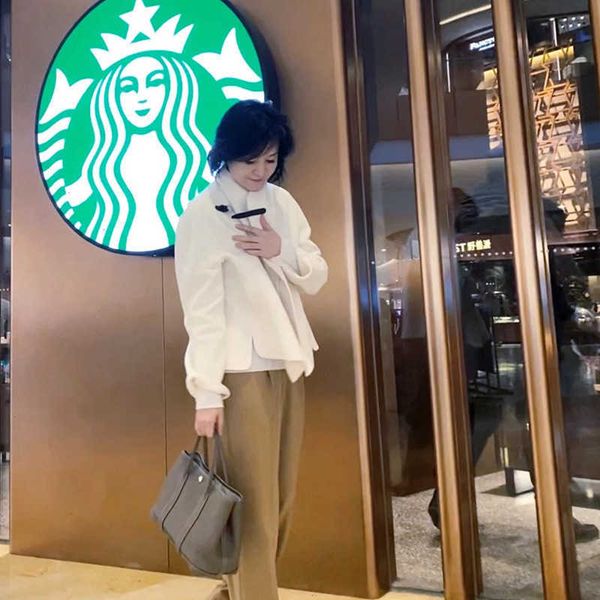 new tote authentic party handbag bag designer garden cowhide large capacity shopping one-shoulder
new tote authentic party handbag bag designer garden cowhide large capacity shopping one-shoulder