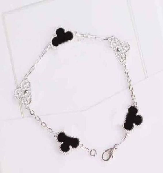 v gold material luxurious quality five bracelet with diamond and black agate no change and no fade for women wedding jewelry gift 5716196, Golden;silver
v gold material luxurious quality five bracelet with diamond and black agate no change and no fade for women wedding jewelry gift 5716196, Golden;silver