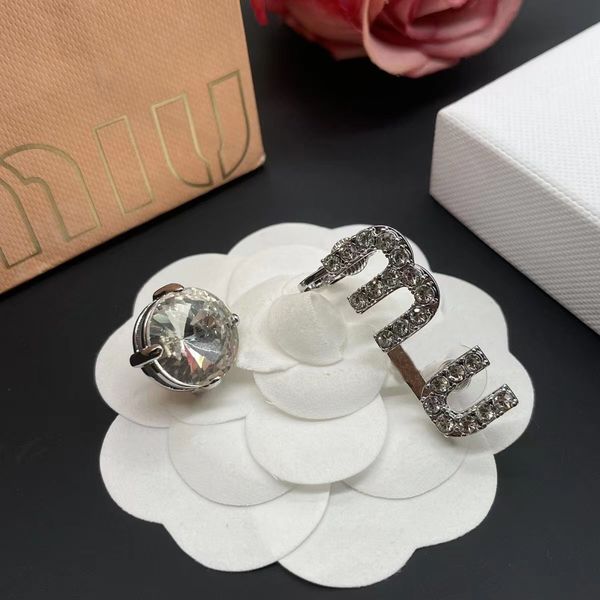 925 silver needle mi letter full of diamond temperament earrings luxury korean version of high-grade large diamond earrings clip bone, Golden;silver
925 silver needle mi letter full of diamond temperament earrings luxury korean version of high-grade large diamond earrings clip bone, Golden;silver
