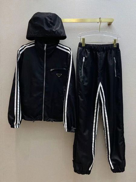 luxury women designer prads tracksuit two pieces suit terry jacket pants sportswear triangular badge with print lady striped trench coat ela, White
luxury women designer prads tracksuit two pieces suit terry jacket pants sportswear triangular badge with print lady striped trench coat ela, White