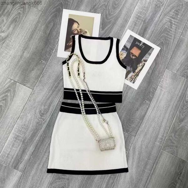 women's two piece dress set knitted vest mini short skirt set streetwear fashion crop small letter 4 colors knit tracksuit, White;black
women's two piece dress set knitted vest mini short skirt set streetwear fashion crop small letter 4 colors knit tracksuit, White;black