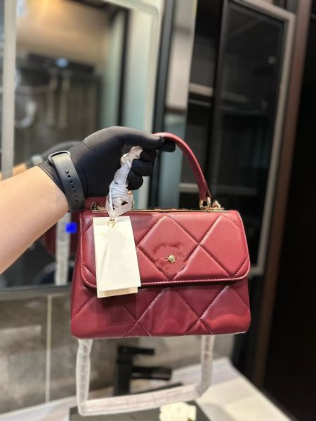 fashion design women's caviar portable shoulder bag with diamond pattern leather woven leather strip quilted retro flip multiple pocket
fashion design women's caviar portable shoulder bag with diamond pattern leather woven leather strip quilted retro flip multiple pocket
