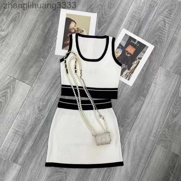 women's two piece dress set knitted vest mini short skirt set streetwear fashion crop small letter 4 colors knit tracksuit, White;black
women's two piece dress set knitted vest mini short skirt set streetwear fashion crop small letter 4 colors knit tracksuit, White;black