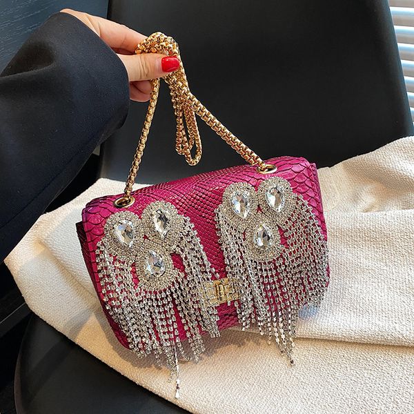factory wholesale women shoulder bags 5 colors elegant retro crocodile handbag personality heavy rhinestone chain bag flip embossed leather
factory wholesale women shoulder bags 5 colors elegant retro crocodile handbag personality heavy rhinestone chain bag flip embossed leather
