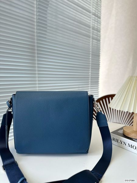 classic new men's viutonitys messenger bag cross shoulder bag ladies messenger bag fashion luxury brand leather business travel wallet
classic new men's viutonitys messenger bag cross shoulder bag ladies messenger bag fashion luxury brand leather business travel wallet