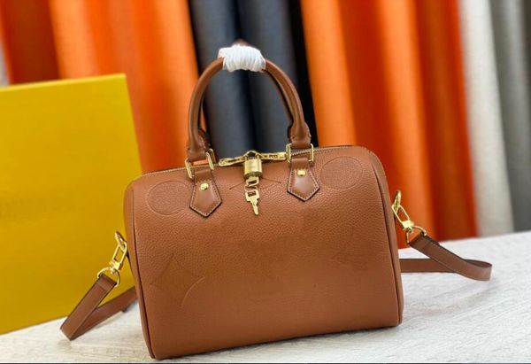 designer leather embossing boston pillow case handbag totes handbag fashion luxury bandouliere shoulder bag purse crossbody bag 25cm
designer leather embossing boston pillow case handbag totes handbag fashion luxury bandouliere shoulder bag purse crossbody bag 25cm