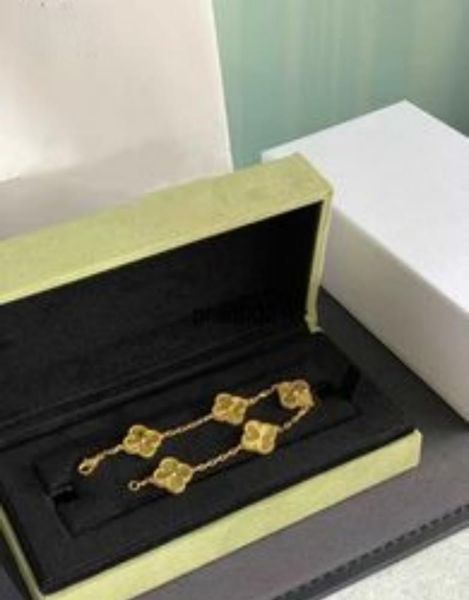 2023 luxury fan clover designer bracelet pearl 4 pieces of 18k gold necklace earrings wedding laser brand charmb06r, Golden;silver
2023 luxury fan clover designer bracelet pearl 4 pieces of 18k gold necklace earrings wedding laser brand charmb06r, Golden;silver