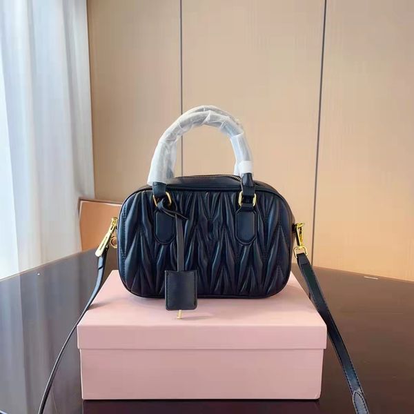 2024 new fashion women's handbag shoulder bag cowhide leather handbag shoulder strap designer quality purse tote bag
2024 new fashion women's handbag shoulder bag cowhide leather handbag shoulder strap designer quality purse tote bag
