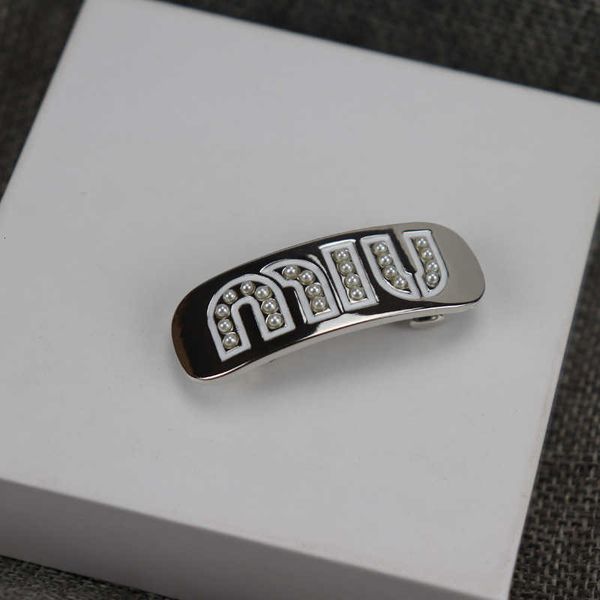 brand designer miumiu fashion hair clip enamel pearl automatic rectangular edge clip marking valentine's day gifts light luxury accesso, Golden;silver
brand designer miumiu fashion hair clip enamel pearl automatic rectangular edge clip marking valentine's day gifts light luxury accesso, Golden;silver