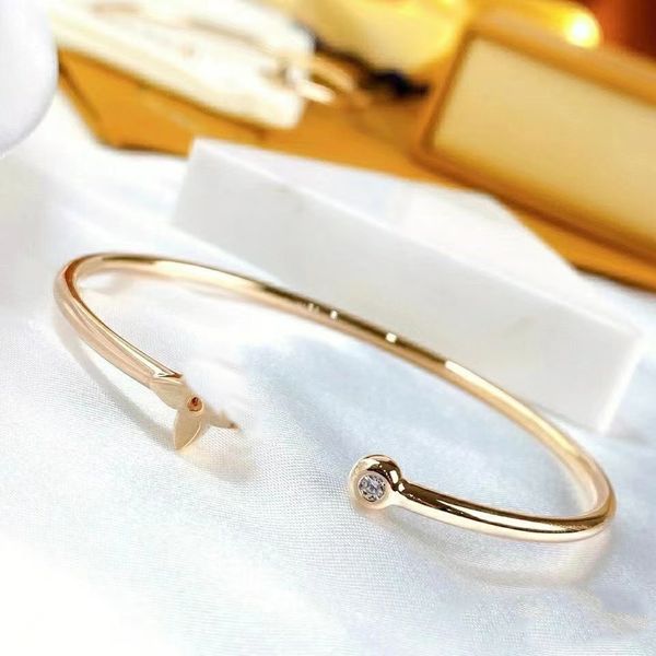 luxury designer bracelet for women charm letter bangle open simple style gold silver flower fashion jewelry valentine wedding gift, Black
luxury designer bracelet for women charm letter bangle open simple style gold silver flower fashion jewelry valentine wedding gift, Black