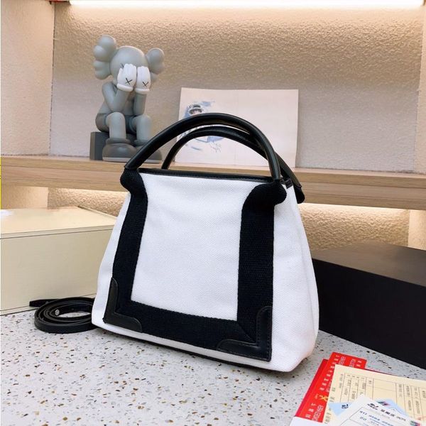 womens beach bags shopping tote bag fashion shoulder bag canvas designer with chain luxurys handbag linen pearls printing crossbody bags
womens beach bags shopping tote bag fashion shoulder bag canvas designer with chain luxurys handbag linen pearls printing crossbody bags