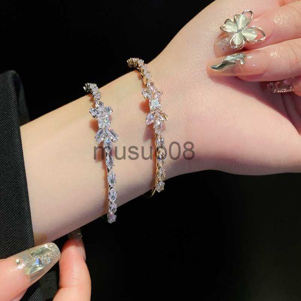 bangle fashion trend unique design elegant exquisite light luxury zircon bow open bracelet female jewelry party premium gift wholesale j2308, Black
bangle fashion trend unique design elegant exquisite light luxury zircon bow open bracelet female jewelry party premium gift wholesale j2308, Black