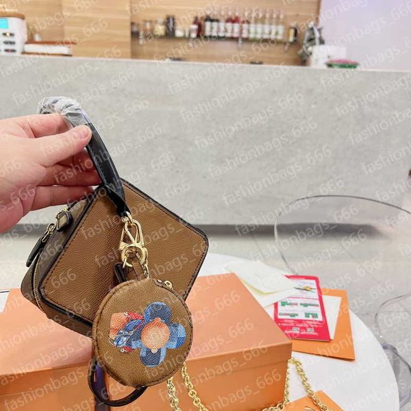 hh dice bags designer women handbags square bag luxurious crossbody shoulder bag two-tone genuine leather zipper classic 14cm gold chain clu
hh dice bags designer women handbags square bag luxurious crossbody shoulder bag two-tone genuine leather zipper classic 14cm gold chain clu