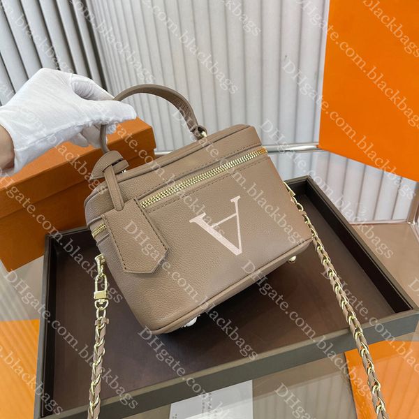 designer shoulder bag women makeup bag luxury leather cosmetic case classic letter handbag toiletry bags metal chain
designer shoulder bag women makeup bag luxury leather cosmetic case classic letter handbag toiletry bags metal chain