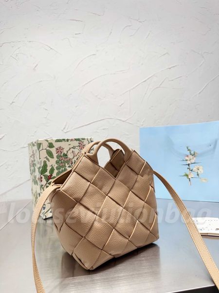 2023 designer women classic chain flap shoulder crossbody bag luxury sheepskin caviar leather canvas fashion handbag bags 103936
2023 designer women classic chain flap shoulder crossbody bag luxury sheepskin caviar leather canvas fashion handbag bags 103936