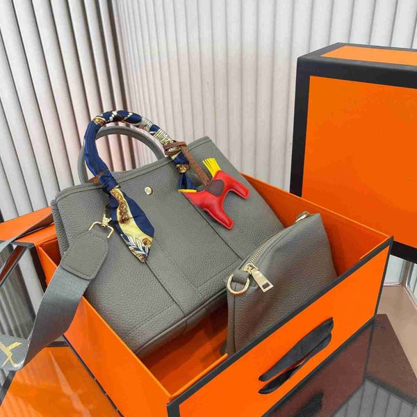 garden designer tote bag with horse chic women luxuys handbags shoulder bags shopping leather messenger crossbody lady totes 230715
garden designer tote bag with horse chic women luxuys handbags shoulder bags shopping leather messenger crossbody lady totes 230715