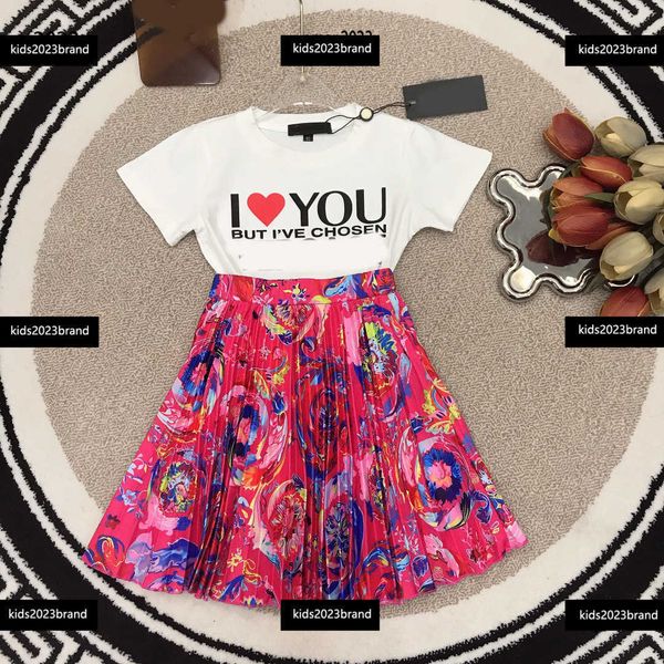 tracksuits summer girl sets baby skirt suit 2pcs letter printed t-shirt and colorful floral pattern pleated skirt, White
tracksuits summer girl sets baby skirt suit 2pcs letter printed t-shirt and colorful floral pattern pleated skirt, White