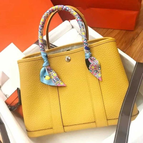 authentic handbag erms designer garden party tote bag leather bag women's one shoulder new fashion bag simple large capacity shopping b
authentic handbag erms designer garden party tote bag leather bag women's one shoulder new fashion bag simple large capacity shopping b