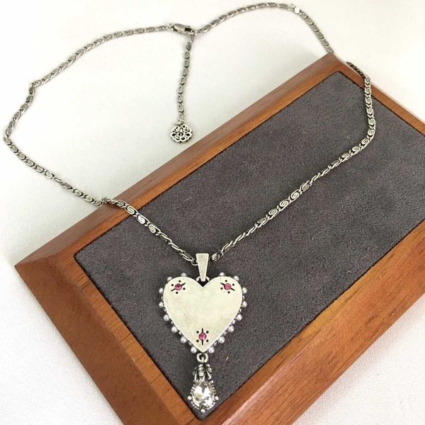 fashion designer alexander queen heart-shaped diamond inlaid necklace female advanced temperament neck chain personality love pearl clavicle, Black
fashion designer alexander queen heart-shaped diamond inlaid necklace female advanced temperament neck chain personality love pearl clavicle, Black