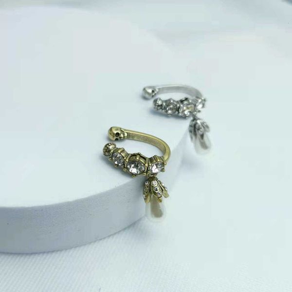 fashion designer alexander queen mini ear clip women's advanced sense personalized skull head pearl embedding diamond earbone clip earr, Golden
fashion designer alexander queen mini ear clip women's advanced sense personalized skull head pearl embedding diamond earbone clip earr, Golden