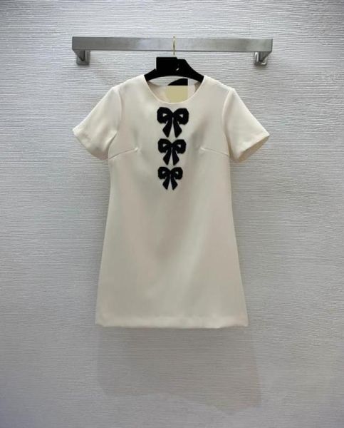 411 2022 spring summer brand same style dress short sleeve crew new a line above knee luxury womens clothes black flora print bead7755639
411 2022 spring summer brand same style dress short sleeve crew new a line above knee luxury womens clothes black flora print bead7755639