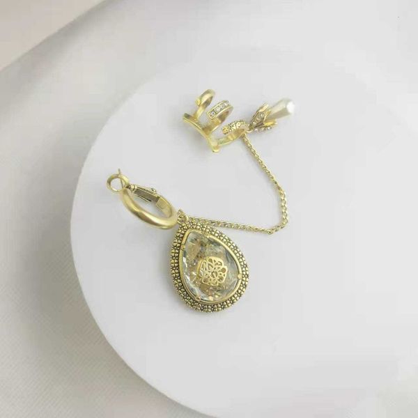 fashion designer alexander queen crystal water drops pearl tassel earrings women's advanced style personalized diamond earbone clip, Golden
fashion designer alexander queen crystal water drops pearl tassel earrings women's advanced style personalized diamond earbone clip, Golden