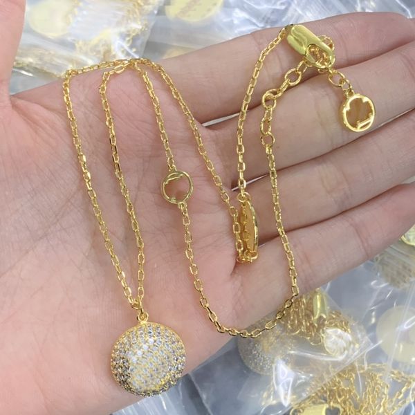 2023 luxury designer elegant gold and silver bracelet luis fashion women's letter pendant clover bracelet wedding vuttonity special des, Golden;silver
2023 luxury designer elegant gold and silver bracelet luis fashion women's letter pendant clover bracelet wedding vuttonity special des, Golden;silver