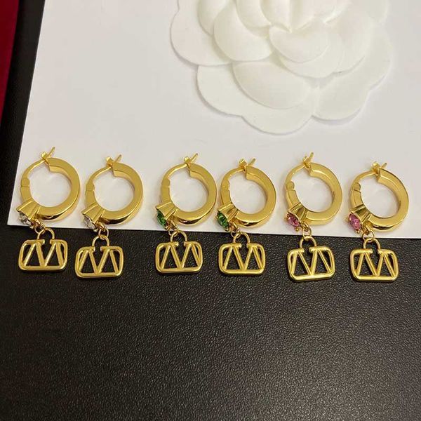 women earrings gold stud earings luxury designer jewelry shiny charm earing diamond earring with box v hoop jewlery engagement 236153c, Golden;silver
women earrings gold stud earings luxury designer jewelry shiny charm earing diamond earring with box v hoop jewlery engagement 236153c, Golden;silver