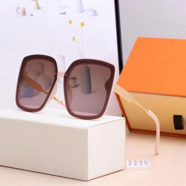 2021 luxury brand polarized sun glasses men women uv400 eyewear metal frame polaroid lens box case258z, White;black
2021 luxury brand polarized sun glasses men women uv400 eyewear metal frame polaroid lens box case258z, White;black