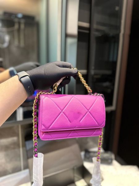 fashion designer women's luxury classic vintage chain bag made of cowhide material, casual and versatile handheld crossbody bag
fashion designer women's luxury classic vintage chain bag made of cowhide material, casual and versatile handheld crossbody bag