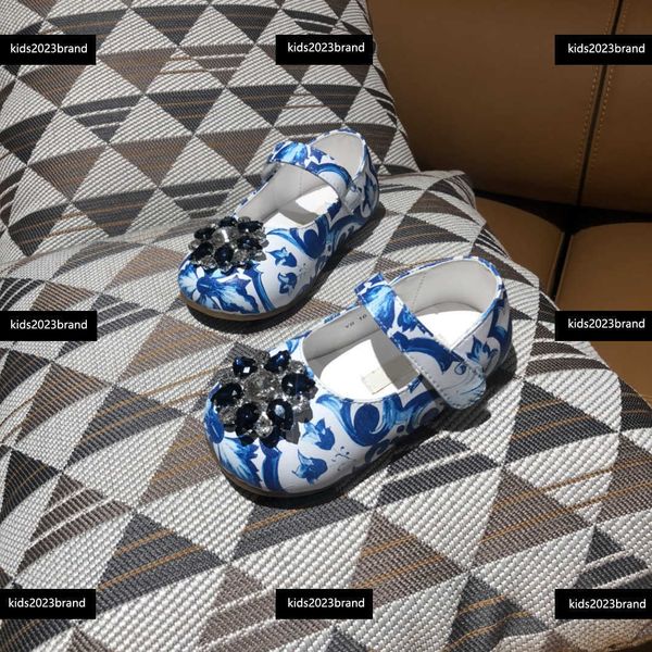 baby shoes girls first walkers box packaging petite cute 2023 new letter print design products leather spring size 20-25
baby shoes girls first walkers box packaging petite cute 2023 new letter print design products leather spring size 20-25