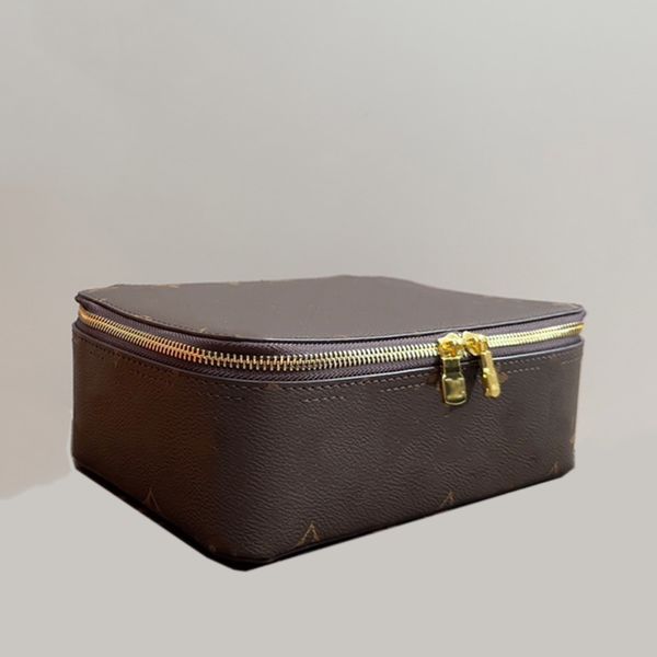 luxurys designers cosmetic box bags fashion women satchel handbags france brand 7a quality classic old flower genuine leather large capacity
luxurys designers cosmetic box bags fashion women satchel handbags france brand 7a quality classic old flower genuine leather large capacity