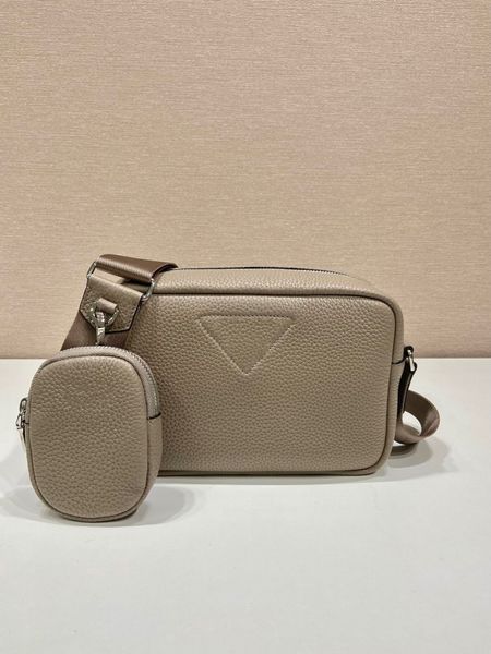 2023 new women's crossbody bag high-end custom quality single shoulder bag deerskin grain cowhide shoulder strap with a zipper small ba
2023 new women's crossbody bag high-end custom quality single shoulder bag deerskin grain cowhide shoulder strap with a zipper small ba