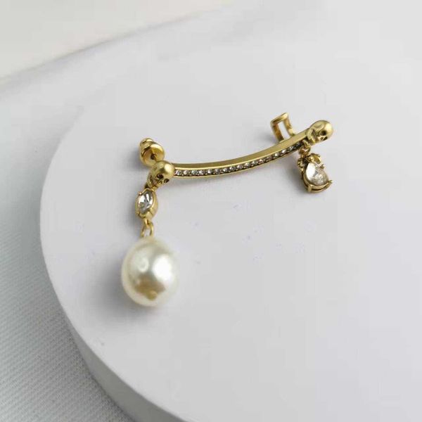 fashion designer alexander queen year skull head pearl ear studs for women with a high grade and personalized style with diamond earbone cli, Golden
fashion designer alexander queen year skull head pearl ear studs for women with a high grade and personalized style with diamond earbone cli, Golden