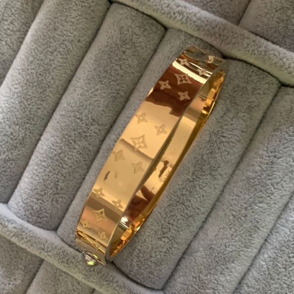 super luxury original designer women men wide 1cm v bangle bracelets 316l titanium steel flower gold rose love logo engrave summer jewelry b, Black
super luxury original designer women men wide 1cm v bangle bracelets 316l titanium steel flower gold rose love logo engrave summer jewelry b, Black